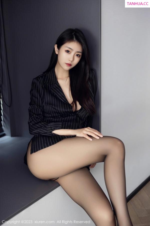 可乐Vicky  [XiuRen]高清写真图 2023.05.05 No.6677 可乐Vicky 黑丝美腿第36张图片